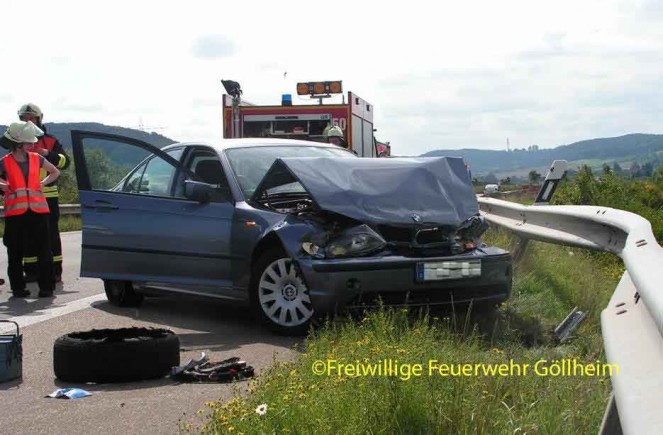 PKW schleuderte in Leitplanke